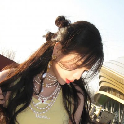 重生后，她转身投入死对头怀抱